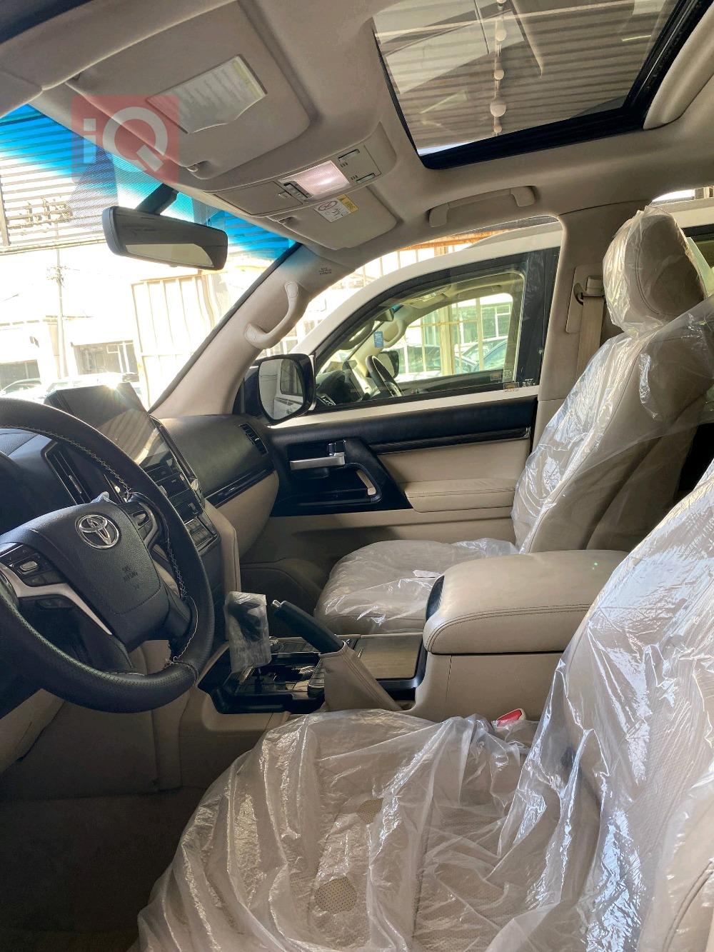 تۆیۆتا لاند کروزەر